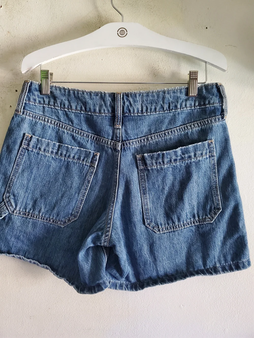 Hollister Low Rise Baggy Short Size 26.